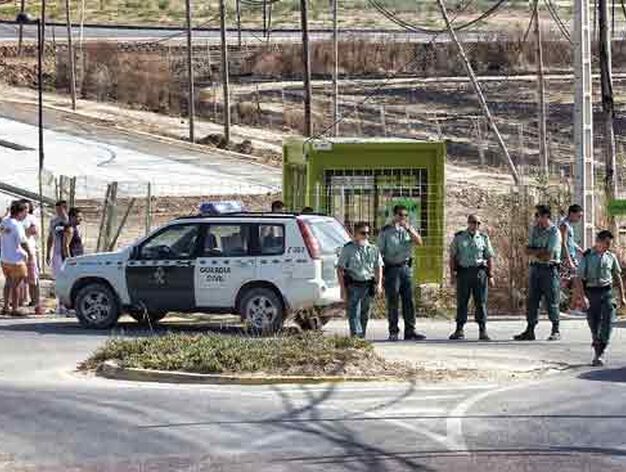 La Guardia Civil se person&oacute; en el lugar del incendio.

Foto: Manuel G&oacute;mez, EFE
