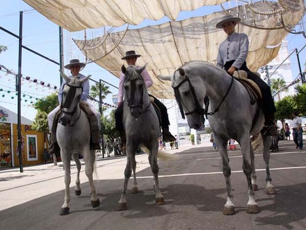 Los paseos a caballos eran una de las diversiones m&aacute;s reclamadas en el Cortijo de Torres.
FOTO: Migue Fern&aacute;ndez