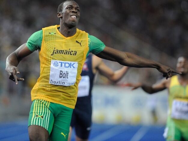 Bolt vuelve a batir el r&eacute;cord de los 200 metros lisos