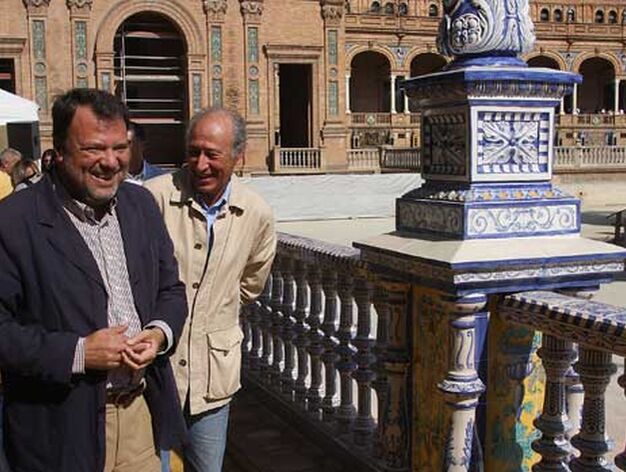 El alcalde de Sevilla durante su visita a las obras de restauraci&oacute;n de la Plaza de Espa&ntilde;a.

Foto: Jos&eacute; &Aacute;ngel Garc&iacute;a