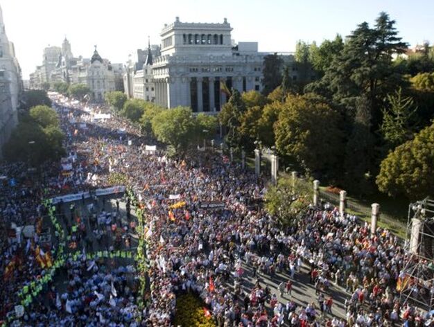 Miles de personas se han reunido en la capital de Espa&ntilde;a para pedir la abolici&oacute;n de la Ley del Aborto. / EFE