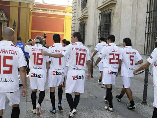 Los jugadores del Sevilla de camino.

Foto: Antonio Pizarro