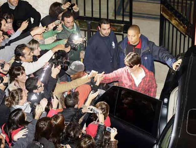 Tom Cruise se despide para montarse en su veh&iacute;culo e ir a descansar al hotel.

Foto: Manuel G&oacute;mez/Juan Carlos Mu&ntilde;oz