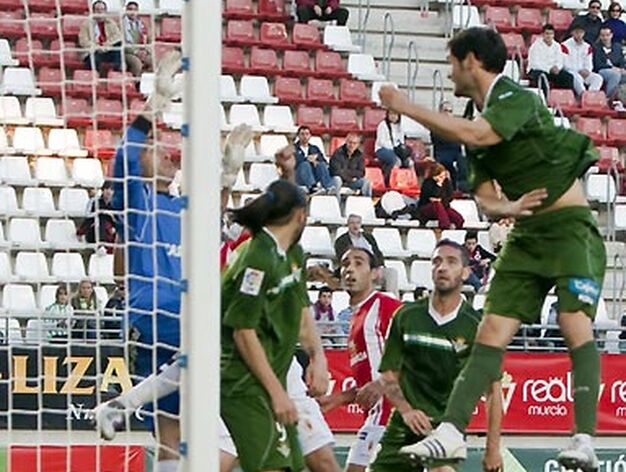 El Betis sald&oacute; con derrota su visita al Real Murcia (2-0).

Foto: LOF