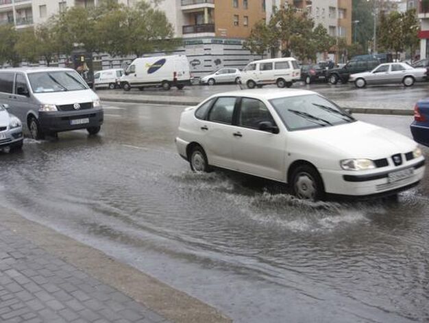 Las grandes precipitaciones provocan casi 600 incidencias en la ciudad entre inundaciones de carreteras y viviendas.

Foto: J. A. Garc&iacute;a, J. C. V&aacute;zquez, B. Vargas y J. Mart&iacute;nez