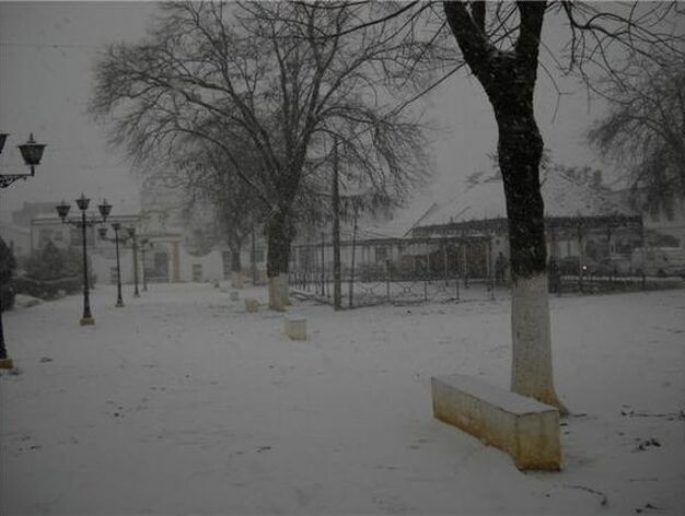 El Paseo del Carmen, en Cazalla, nevado./ Carmen Morales