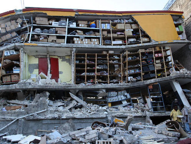 Un edificio destruido a causa de los efectos del terremoto del martes.

Foto: Agencias