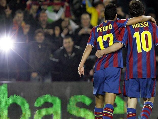 Pedro y Messi celebran el segundo gol del argentino ante el Sevilla.

Foto: Afp Photo