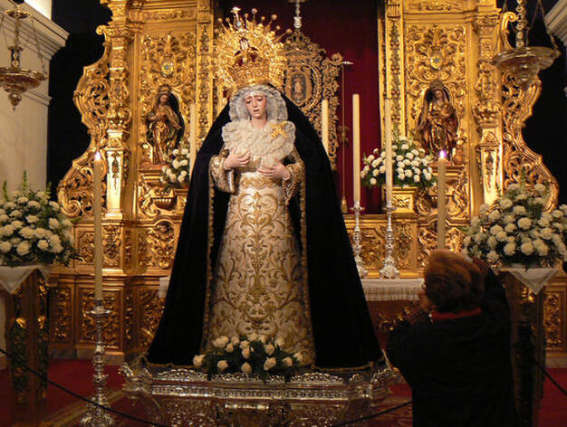 La Virgen de La Estrella ha estado lejos de Triana durante 20 semanas en la que ha sido sometida a un proceso de restauraci&oacute;n en la sede del Instituto Andaluz de Patrimonio Hist&oacute;rico (IAPH).

Foto: Ruesga Bono/Manuel G&oacute;mez