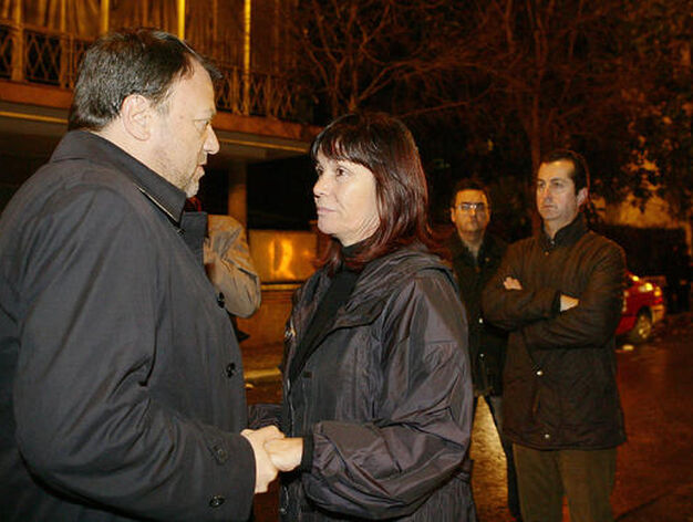 Micaela Navarro conversa con Monteseir&iacute;n.

Foto: Antonio Pizarro / EFE