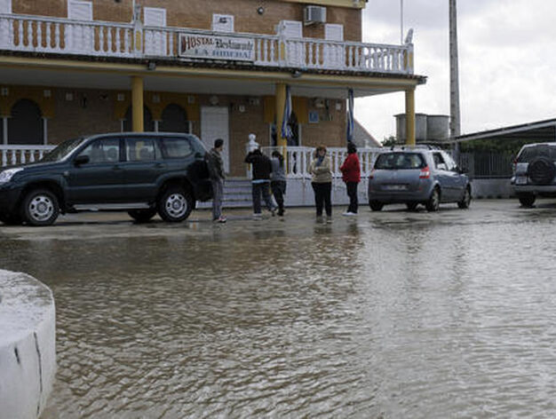 El agua, procedente del pantano el Gergal, ha inundado la mayor&iacute;a de calles del pueblo.

Foto: Juan Carlos V&aacute;zquez