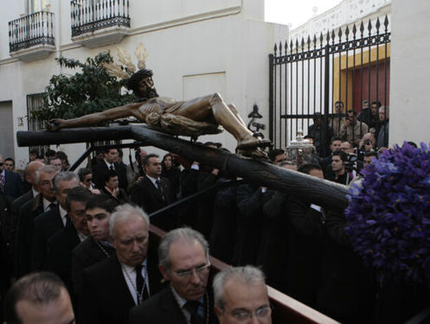 El Crucificado por las calles del barrio del Arenal

Foto: Juan Carlos Mu&ntilde;oz