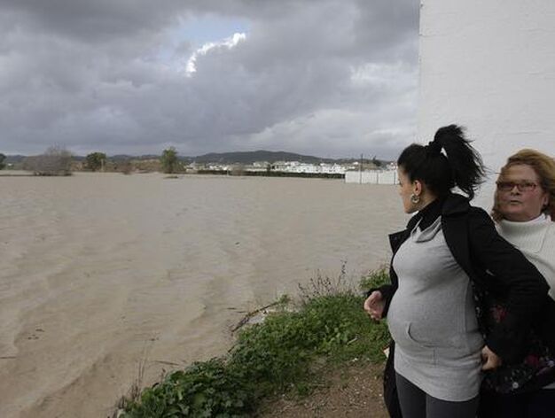 El agua amenaza las viviendas m&aacute;s cercanas al r&iacute;o.

Foto: Juan Carlos V&aacute;zquez