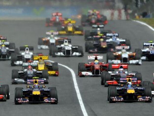 Fernando Alonso queda segundo en un Gran Premio dominado de principio a fin por el piloto de Red Bull Mark Webber. / Reuters