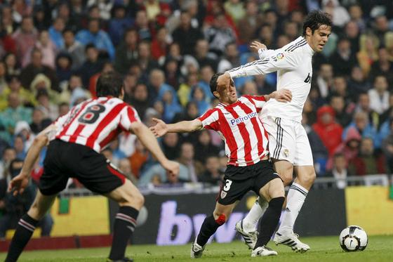 El Real Madrid cumple y golea en su estadio al Athletic. / EFE