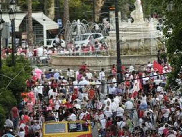 El Sevilla recorre la ciudad para festejar con sus aficionados el t&iacute;tulo de la Copa del Rey.

Foto: Antonio Pizarro