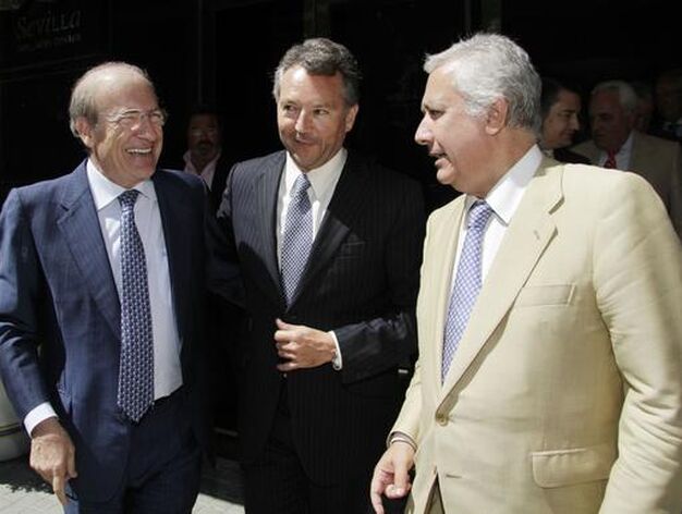 Pedro Rodr&iacute;guez, alcalde de Huelva; Jos&eacute; Joly y Javier Arenas.