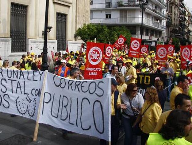 Funcionarios de Correos se manifiestan en la capital.

Foto: B. Vargas