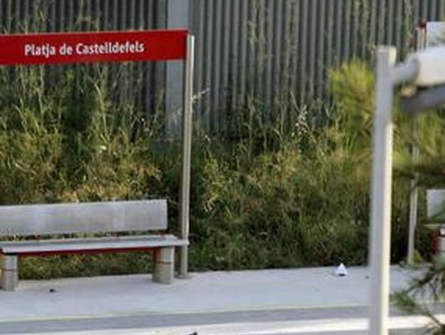 Al menos 12 personas, en su mayor&iacute;a j&oacute;venes, han muerto tras ser arrolladas por un tren en la estaci&oacute;n de Castelldefels. 

Foto: Marta P&eacute;rez, (EFE)