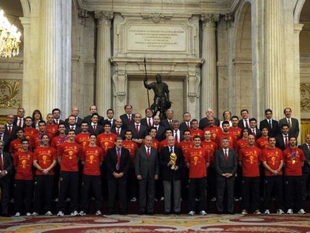 La Casa Real recibe a los Del Bosque. / AFP

Foto: La Casa Real recibe a los Del Bosque.
