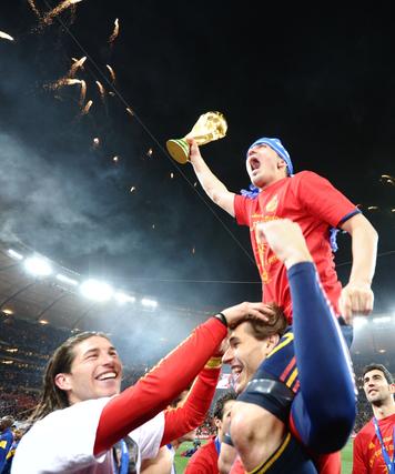 Espa&ntilde;a se corona por primera vez como campeona del mundo tras ganar a Holanda en la pr&oacute;rroga. / AFP