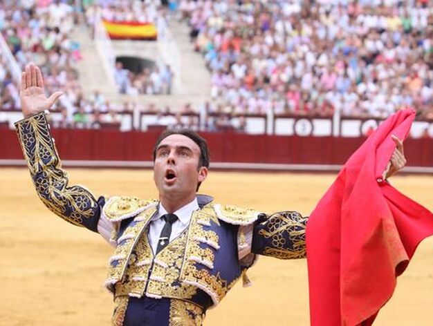 En una tarde marcada por las dos sustituciones y la buena respuesta del p&uacute;blico, el diestro valenciano regal&oacute; una faena magistral en el cuarto mientras que a Manolo S&aacute;nchez se le fue el toro de la Feria.