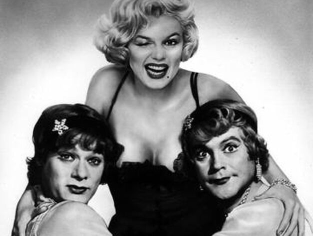 Jack Lemmon, Marilyn Monroe y Tony Curtis, en una foto promocional de 'Con faldas y a lo loco'. / AFP