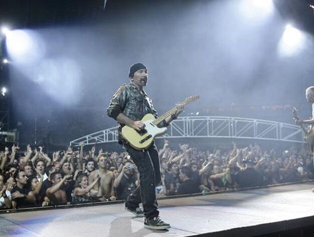 The Edge, guitarrista de la banda, junto a Clayton, el bajista.

Foto: Pizarro