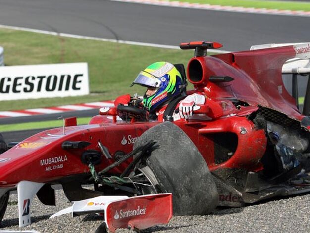 Fernando Alonso logra superar el peor circuito que le quedaba para Ferrari F10 con un tercer puesto detr&aacute;s de los Red Bull del alem&aacute;n Sebastian Vettel y del australiano Mark Webber

Foto: efe