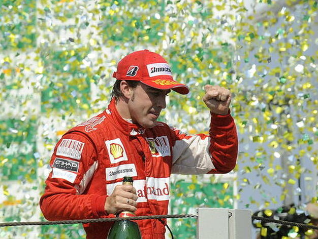 Vettel gana en Interlagos por delante de Webber y Alonso. / EFE