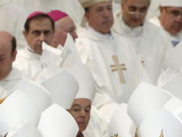 El papa Benedicto XVI bendice la Sagrada Familia de Barcelona y celebra una multitudinaria misa en su interior. 

Foto: EFE