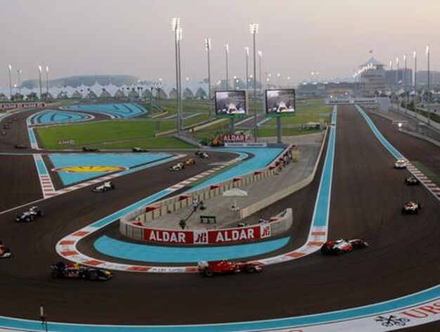Primeras vueltas del Gran Premio de Abu Dhabi.

Foto: AFP Photo