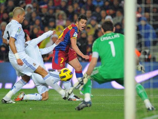 El Barcelona le endosa una 'manita' al Real Madrid de Mourinho en el Camp Nou. / AFP