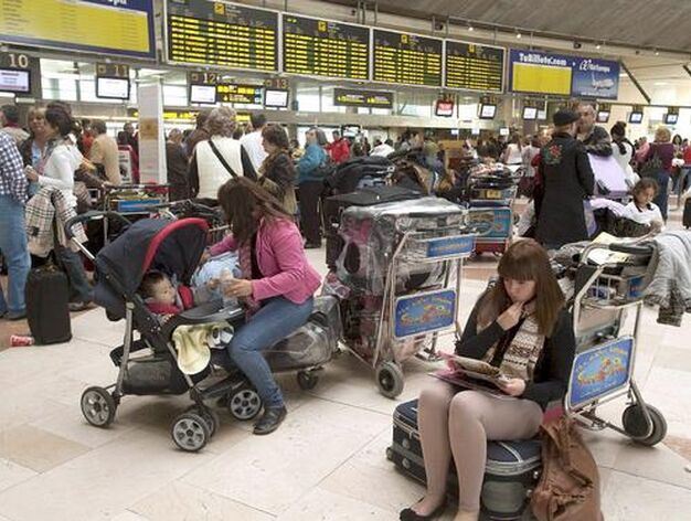 La huelga de controladores provoca el caos en los aeropuertos espa&ntilde;oles.

Foto: EFE