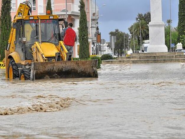 Las calles de &Eacute;cija inundadas por el temporal. 

Foto: Manuel G&oacute;mez