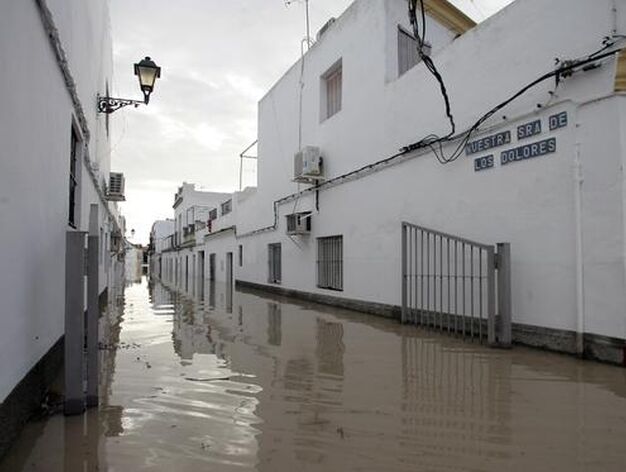 El R&iacute;o Guadalquivir se desborda a su paso por Lora del R&iacute;o.

Foto: Juan Carlos Mu&ntilde;oz