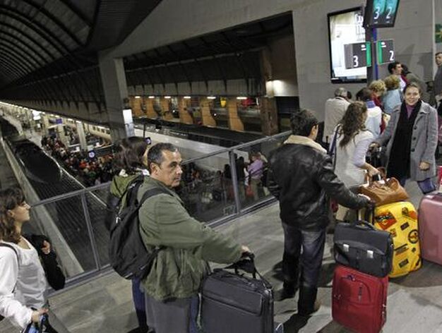 El corte del AVE (durante tres horas) afect&oacute; a unos 5.200 pasajeros.

Foto: Antonio Pizarro