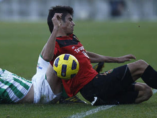 Los de Mel comienzan el a&ntilde;o con victoria gracias a un penalti de Emana.

Foto: Pizarro