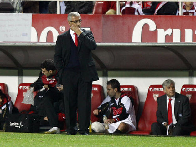 Manzano, con gesto preocupado al final del partido.

Foto: Pizarro