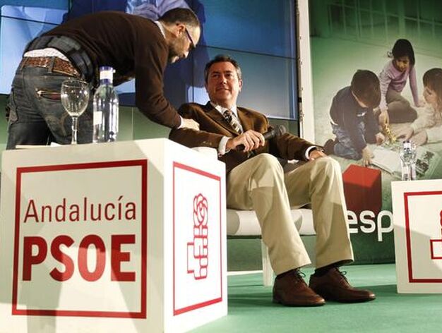 Acto de presentaci&oacute;n del candidato socialista.

Foto: Antonio Pizarro / EFE