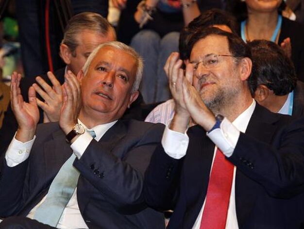 El n&uacute;mero uno del PP, Mariano Rajoy, junto al presidente del PP en Andaluc&iacute;a, Javier Arenas.

Foto: Antonio Pizarro