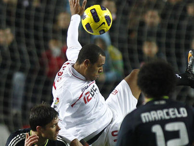 El Sevilla pierde 0-1 con el Real Madrid en la ida de las semifinales de la Copa del Rey. / Antonio Pizarro