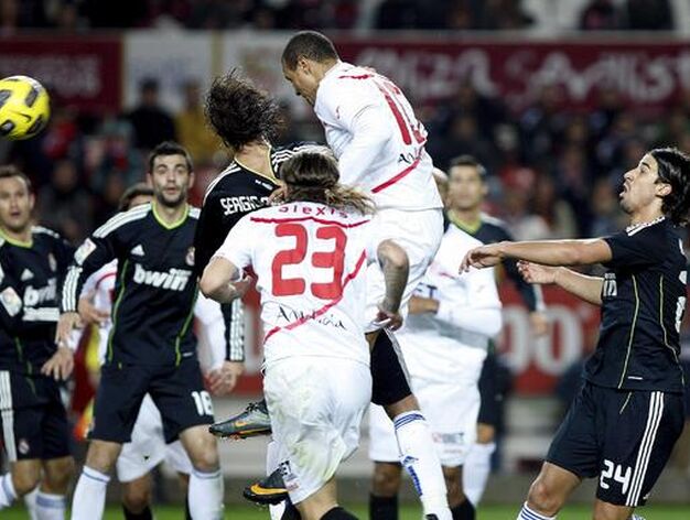 El Sevilla pierde 0-1 con el Real Madrid en la ida de las semifinales de la Copa del Rey. / EFE