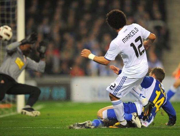 Marcelo dispara a puerta en el gol del Real Madrid. / AFP