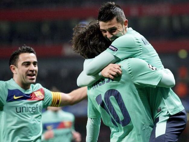 Villa celebra con Messi el gol del Bar&ccedil;a. / EFE