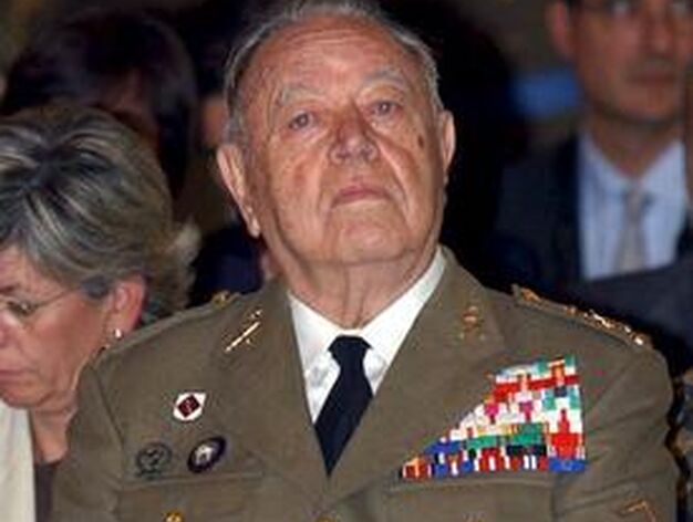 El teniente  general Jos&eacute; Luis Aramburu Topete, muerto en enero 2011, era director general de la Guardia Civil durante el intento de golpe de Estado del 23-F y trat&oacute; de detener a Antonio Tejero.

Foto: EFE