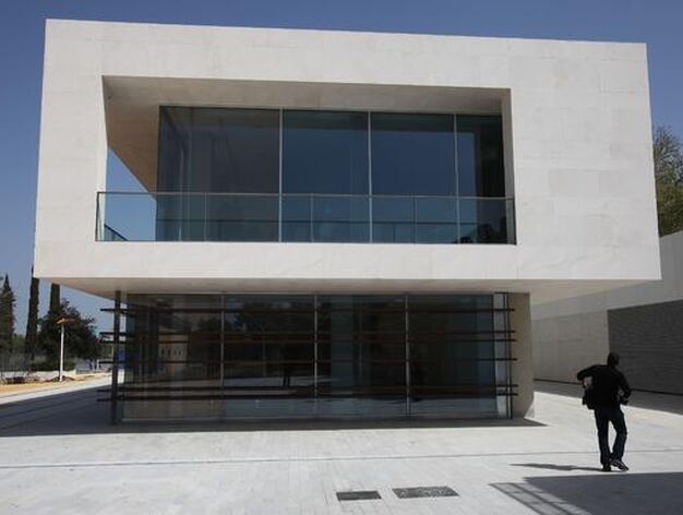 Una de las fachadas de la biblioteca Felipe Gonz&aacute;lez.

Foto: Jos&eacute; &Aacute;ngel Garc&iacute;a