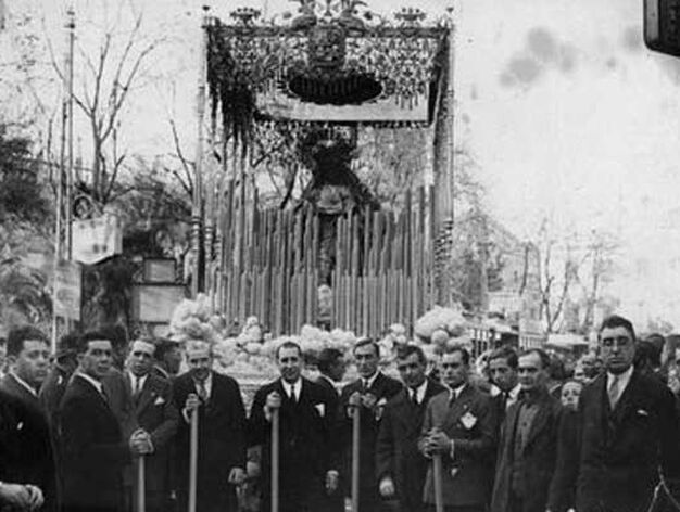 1929. La Virgen del Rosario procesion&oacute; por la coronaci&oacute;n de la Virgen de la Antigua.