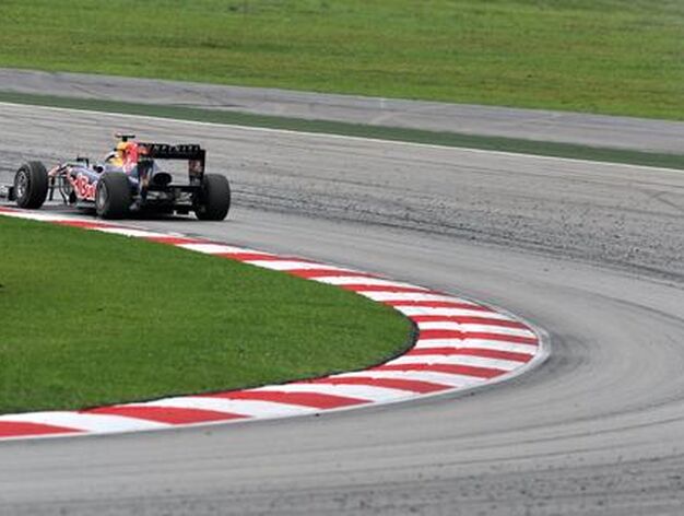 Vettel reafirma su dominio tras vencer tambi&eacute;n en el segundo Gran Premio de la temporada. / AFP
