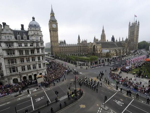 Multitud de personas en los alrededores del Parlamento.

Foto: Reuters